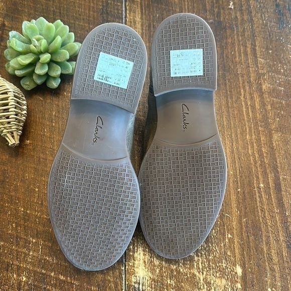 Clarks | Women's Camzin Hale Ankle Boot, Brown/Tan Suede - Picture 7 of 7